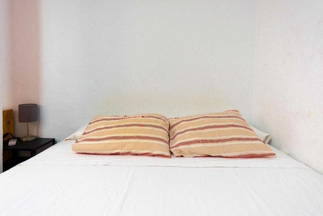 Rooms Young People Only, Soho Citycenter Malaga Bagian luar foto