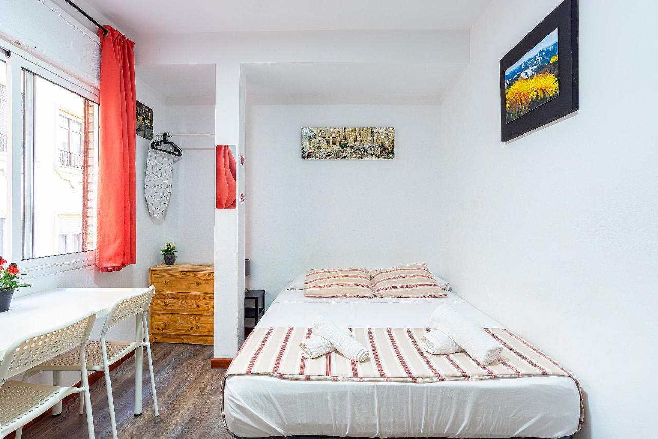 Rooms Young People Only, Soho Citycenter Malaga Bagian luar foto