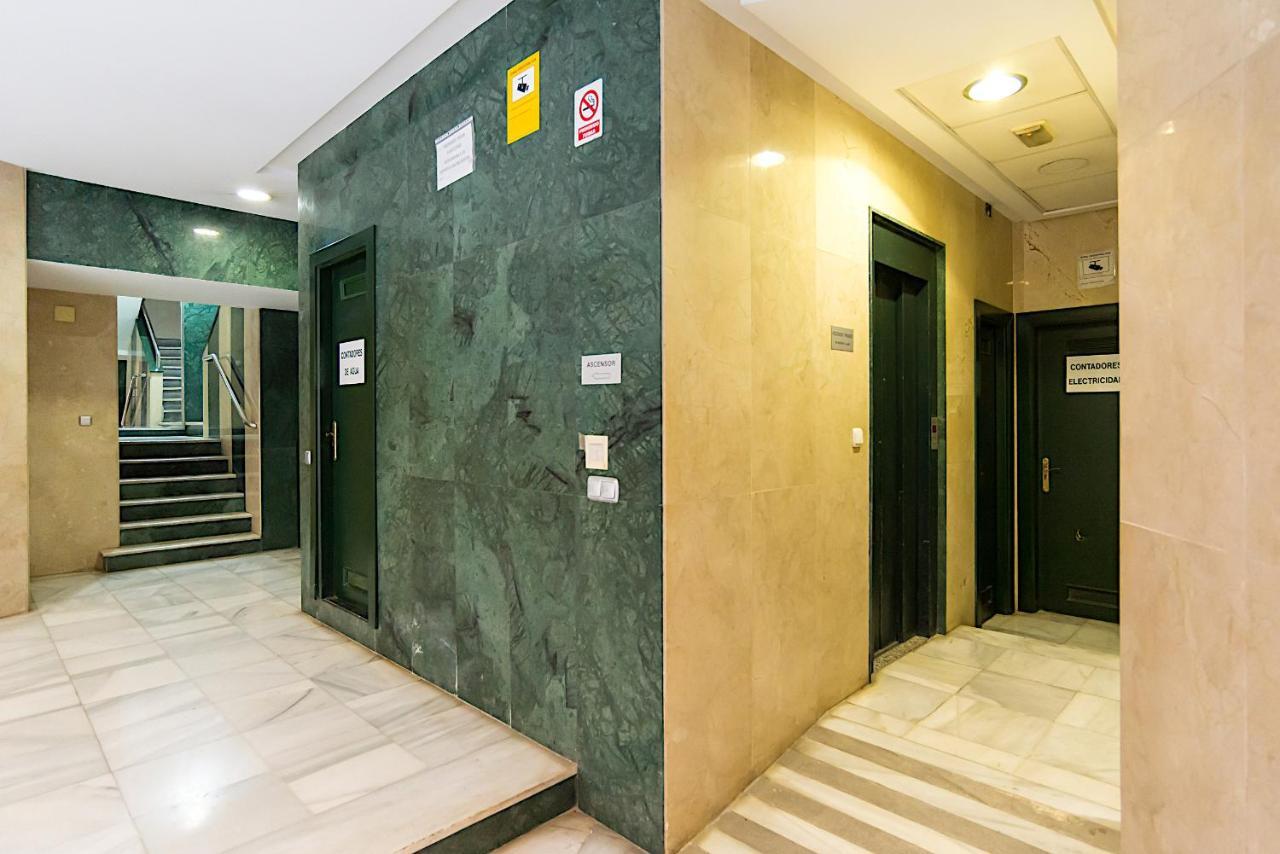 Rooms Young People Only, Soho Citycenter Malaga Bagian luar foto