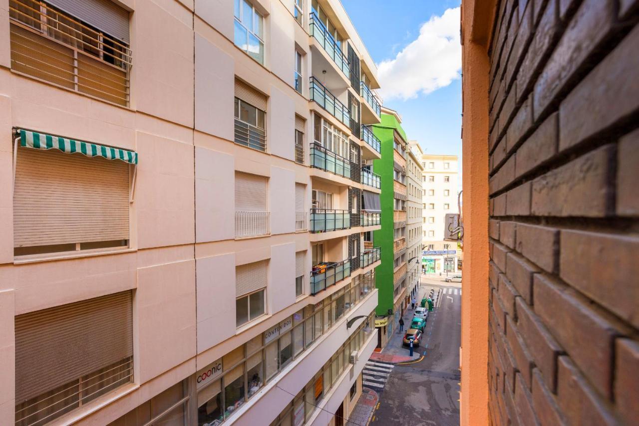 Rooms Young People Only, Soho Citycenter Malaga Bagian luar foto