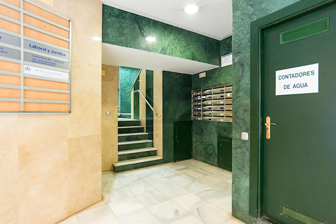 Rooms Young People Only, Soho Citycenter Malaga Bagian luar foto